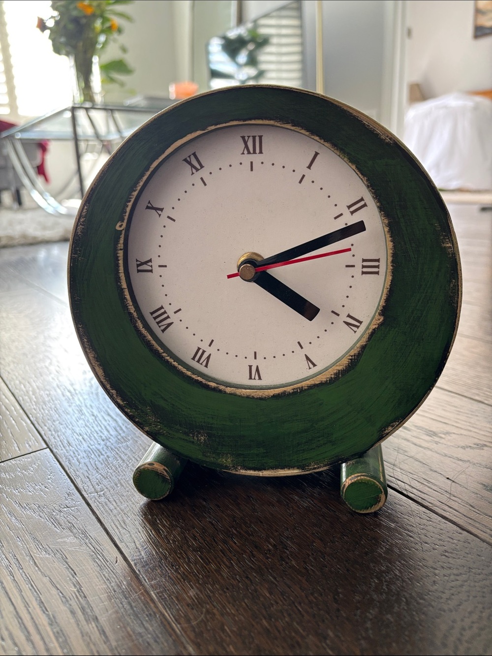 Vintage-Style Green Table Clock – Home Wall Decor